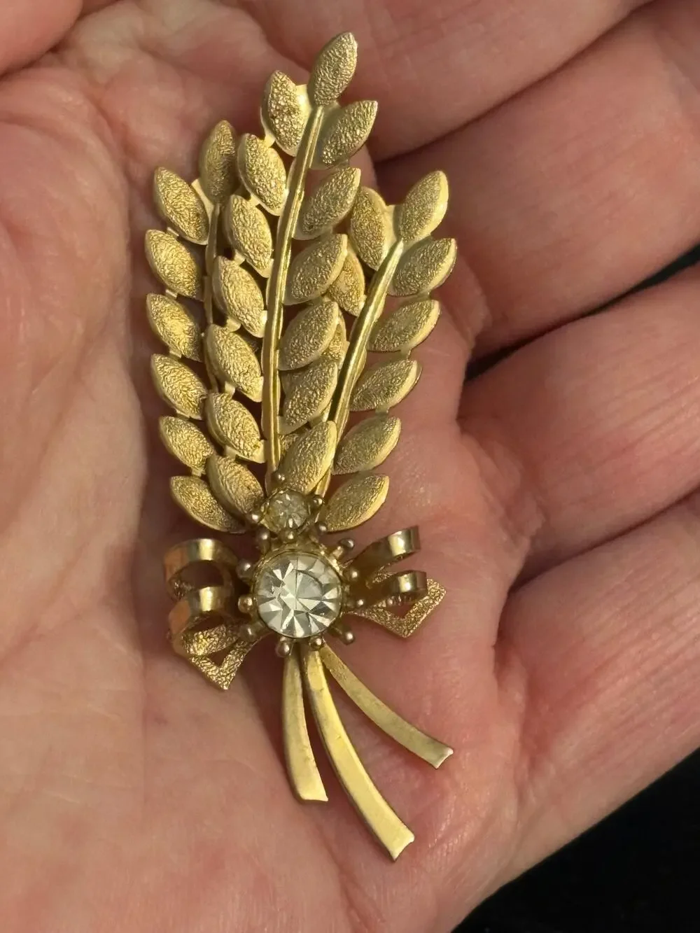 Sarah Coventry Signed Gold Wheat Spray Brooch Rhinestone Bow